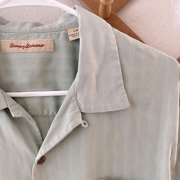 100% Silk Tommy Bahama Sage Green Button Down Short Sleeve Shirt - Picture 3 of 5